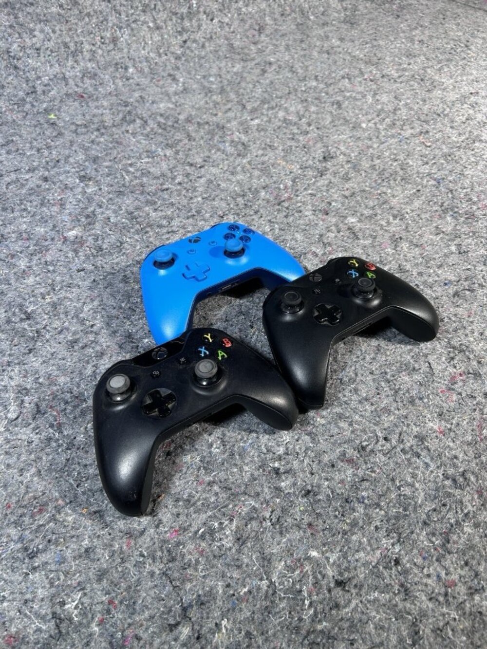 Lots of 3 Microsoft Xbox One Wireless Controller Multicolored